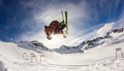 九游官网下载电脑版-_模拟对抗赛：虚拟与真实结合的新型赛事体验_，对抗模拟器