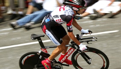 九游娱乐网站体验棒-香肠派对“荒野求生”团队合作赛火热进行，香肠派对超新星荒原