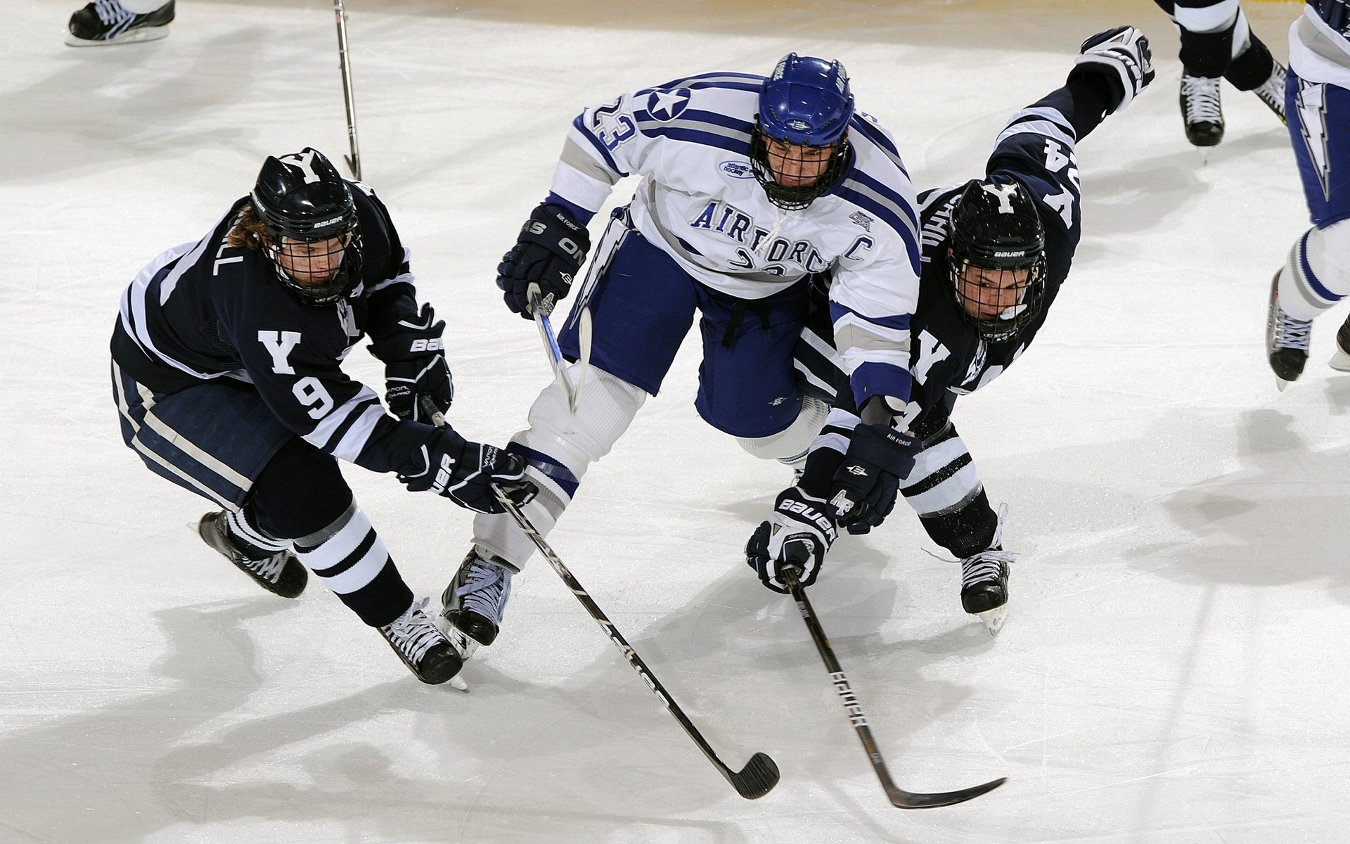 _湖人奋力突破，季后赛目标稳步逼近_，湖人队季后赛