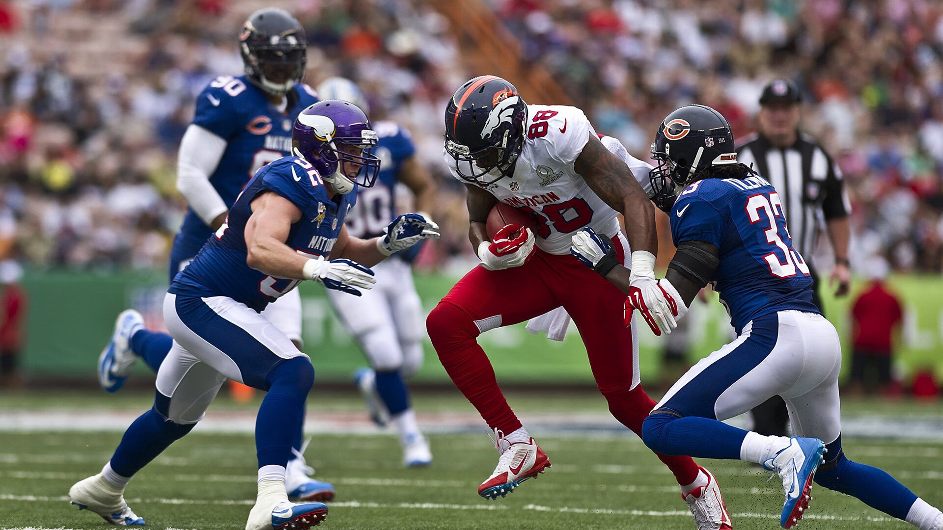 “激烈追逐：车队之间的巅峰对决”，激烈的追逐英语